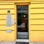 Künstlerzimmer In Der Häselburg - Abstrakte Mit Badewanne