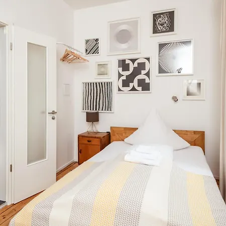 Homestay Kuenstlerzimmer In Der Haeselburg - Abstrakte Mit Badewanne Gera