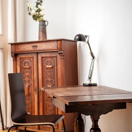 Kuenstlerzimmer In Der Haeselburg - Abstrakte Mit Badewanne * Gera