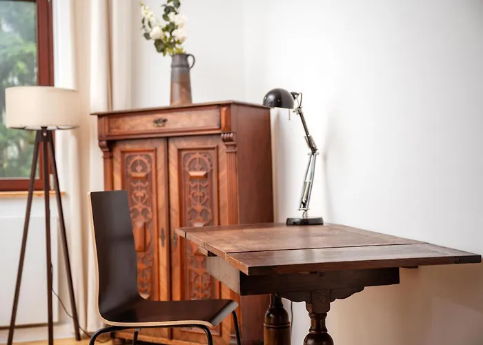 Kuenstlerzimmer In Der Haeselburg - Abstrakte Mit Badewanne * Gera