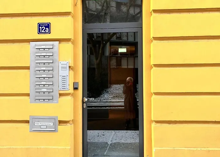 Kuenstlerzimmer In Der Haeselburg - Abstrakte Mit Badewanne