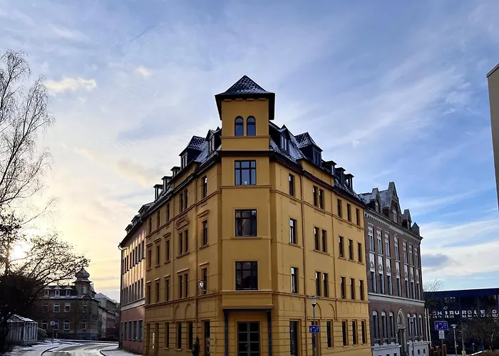Homestay Kuenstlerzimmer In Der Haeselburg - Abstrakte Mit Badewanne Gera