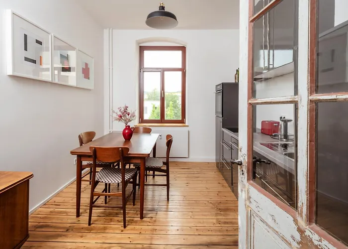 Kuenstlerzimmer In Der Haeselburg - Abstrakte Mit Badewanne Homestay Gera